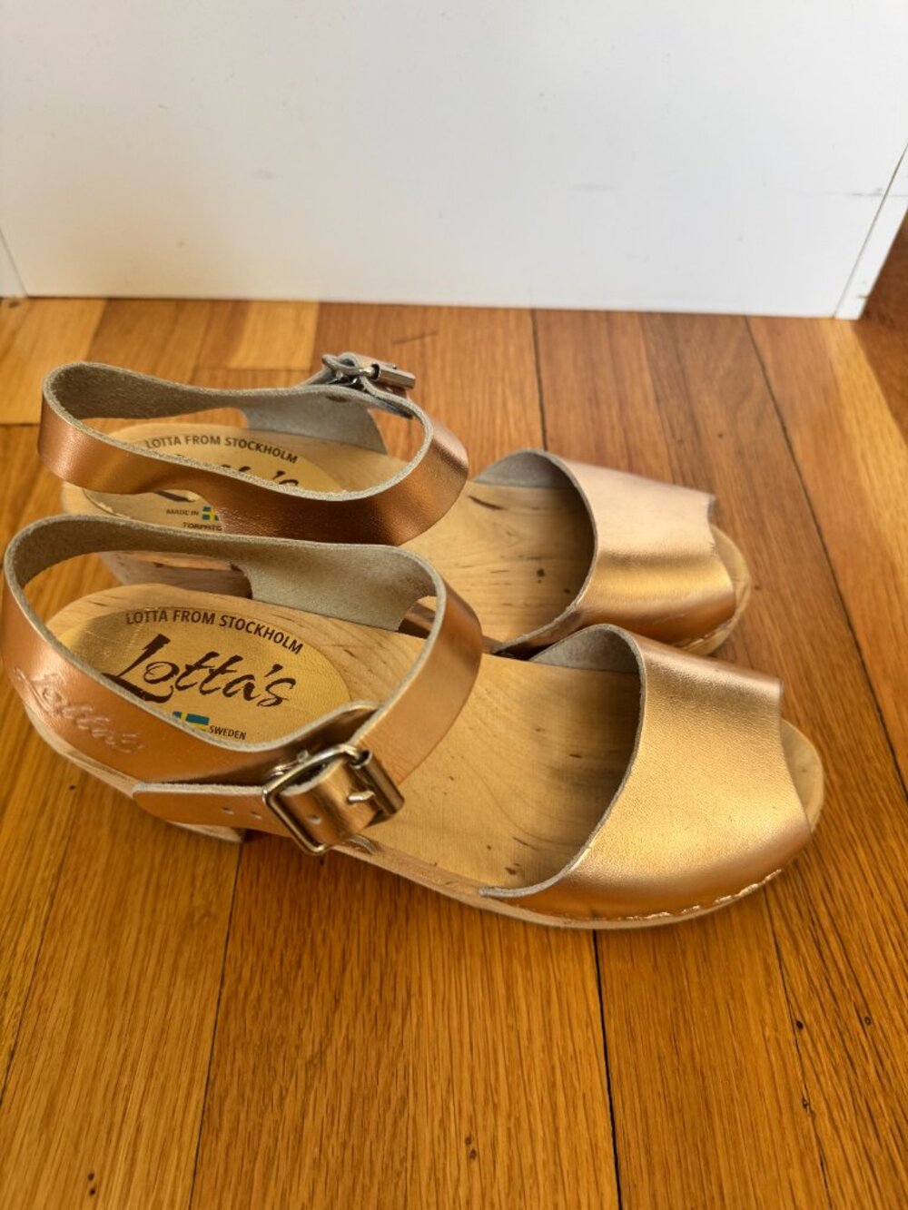 Cool Golden Copper Platform Clogs. size 38